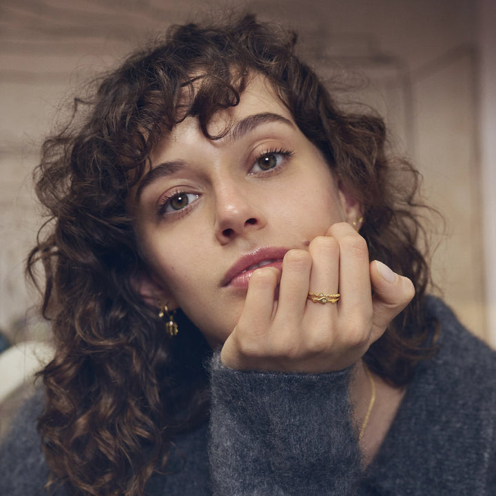 Moonesten annie gilded ring