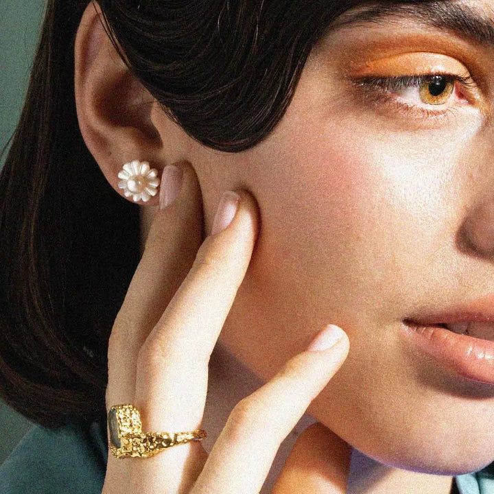 Vincent Venus Daydream Dot Pearl Earrings Golded