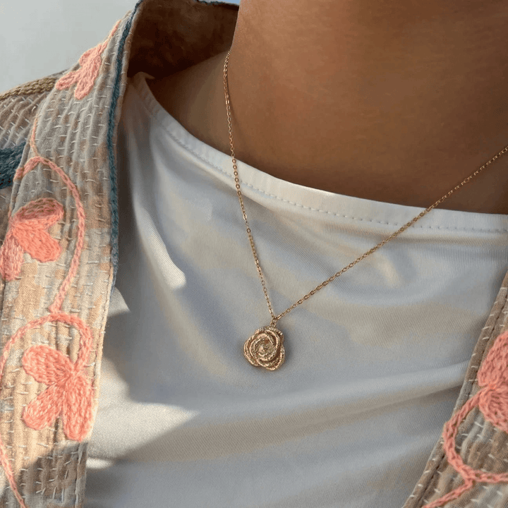 Wioga Anna-Auguste Forgyldt Halskæde m. Rose Vedhæng - Halskæde - N-8821-GP