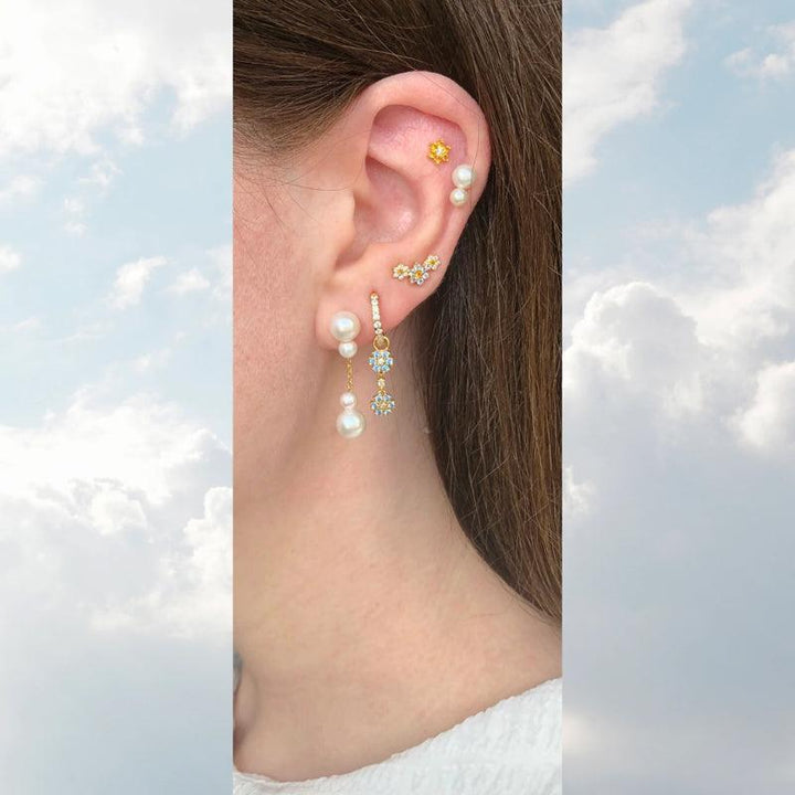 The Earring Shop Deux Fleurs Huggies Ørering - FW2121 - Øreringe - FW2121