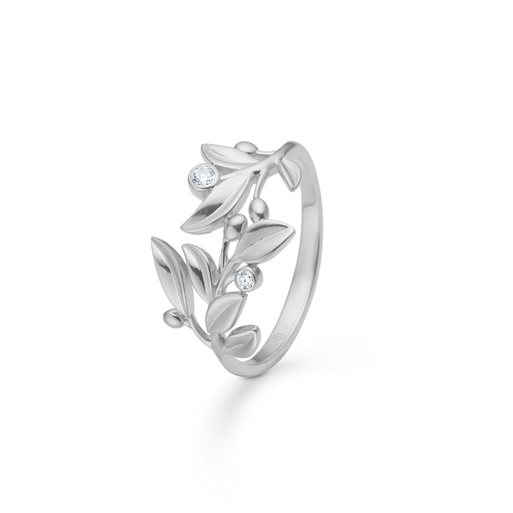 Sølvring med blade og små diamanter i et organisk design, hvidt metal Model 12345