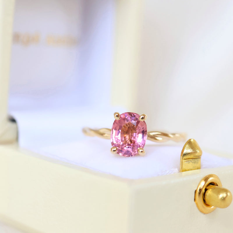 Anpé Atelier Yatura Rosa Ring 18kt Gold Custom made