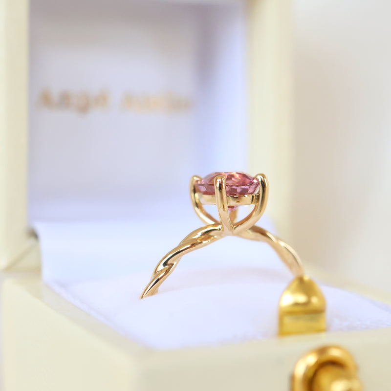 Anpé Atelier Yatura Rosa Ring 18kt Gold Custom made