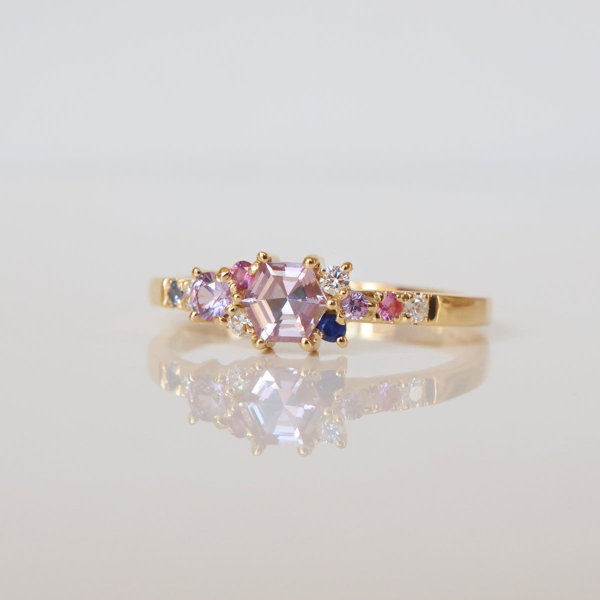 Anpe Atelier Varnaya Kuda Ring 18kt gold custom made with multicolored gemstones, Model27-custom1-001-1