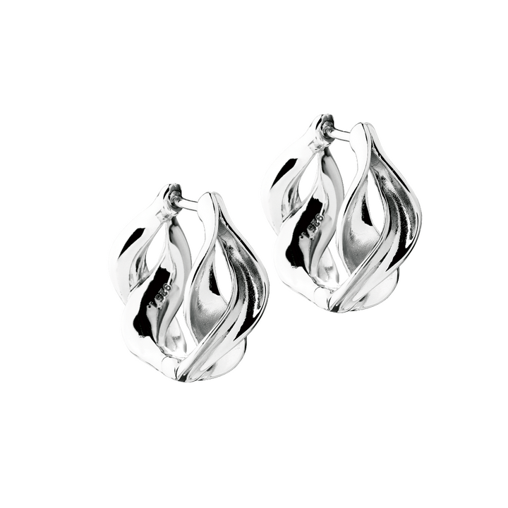 Aqua Dulce Curva Hoop in silver, shiny creoles with twisted, organic shape. Model 6511-1