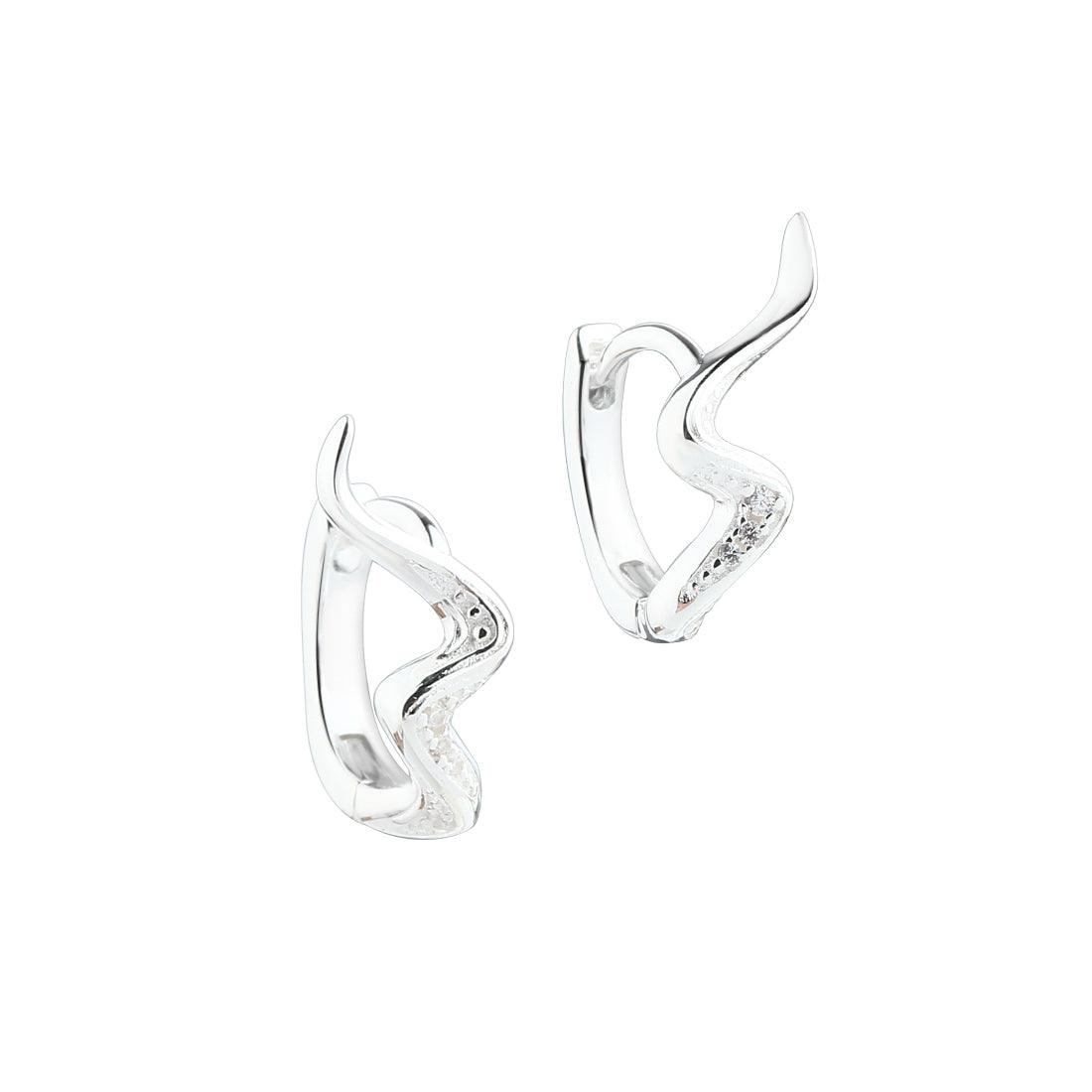 Aqua Dulce Darling River Hoop silver earrings with organic swinging design. Model 5995-5995-1