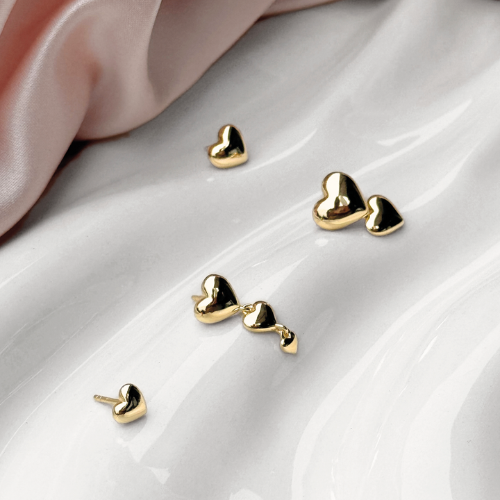 Aqua Dulce Karla And Me earrings shown on white background, golden heart earrings, Model 6420-2