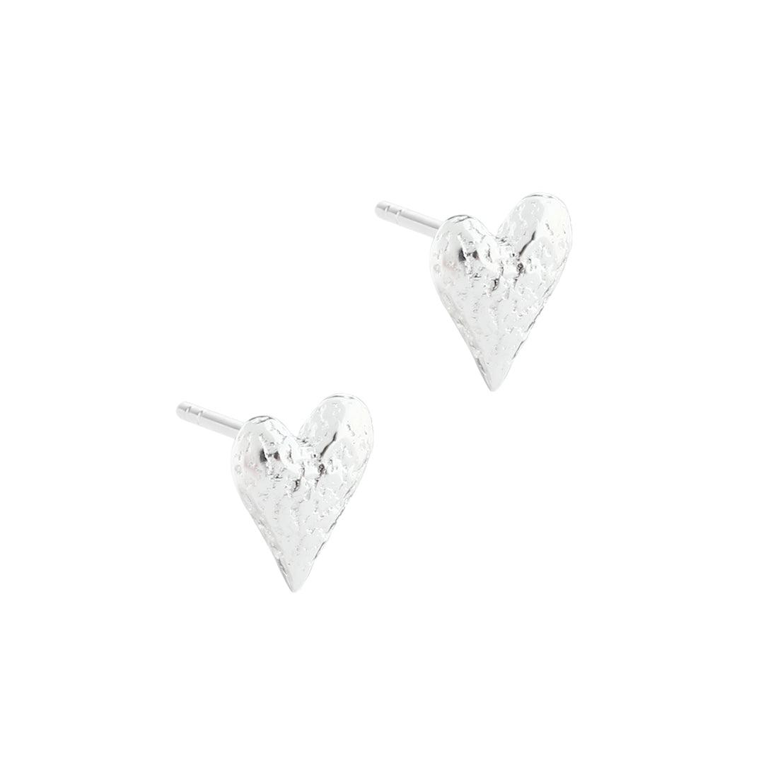 Aqua Dulce Love Me Small Earrings Silver shows a pair of small heart-shaped silver earrings, Model 5925-5925-1.