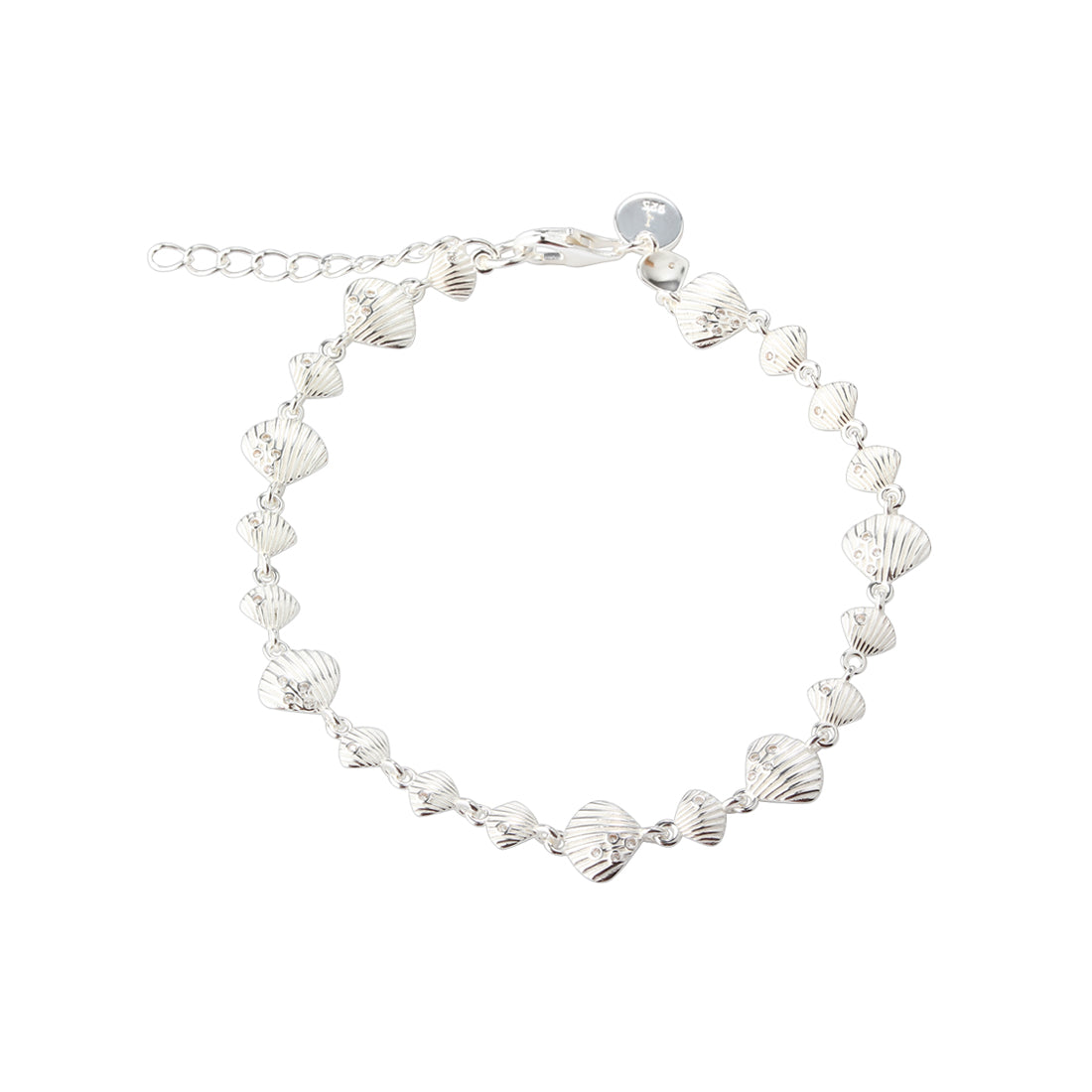 Aqua Dulce Shelly Bracelet in silver with small clam-shaped links, elegant detail. Model 6316-1.