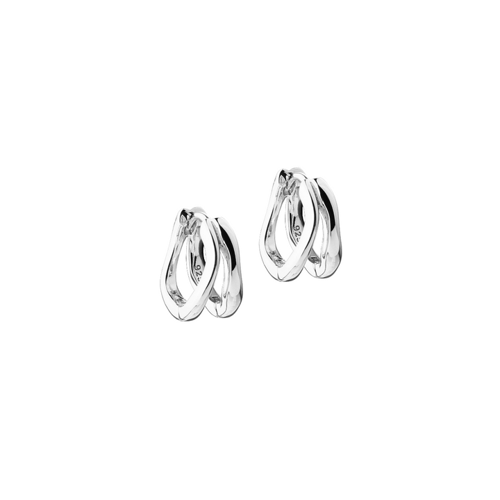 Aqua Dulce Sunella Simple Small Hoop in silver, polished earrings in organic design. Model 6507-1.