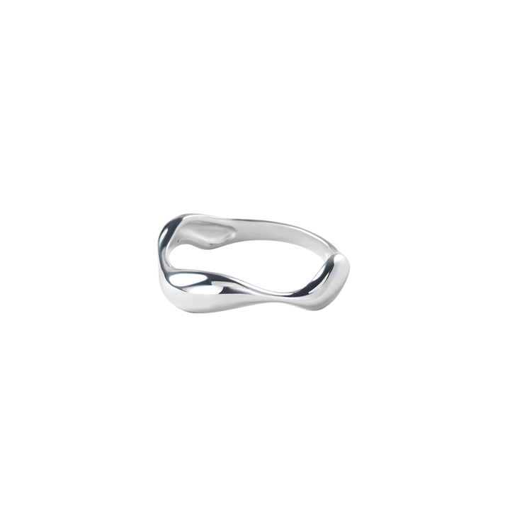 Aqua Dulce Wave Ring in silver with organic, wavy design, glossy surface. Model 6625-001-1