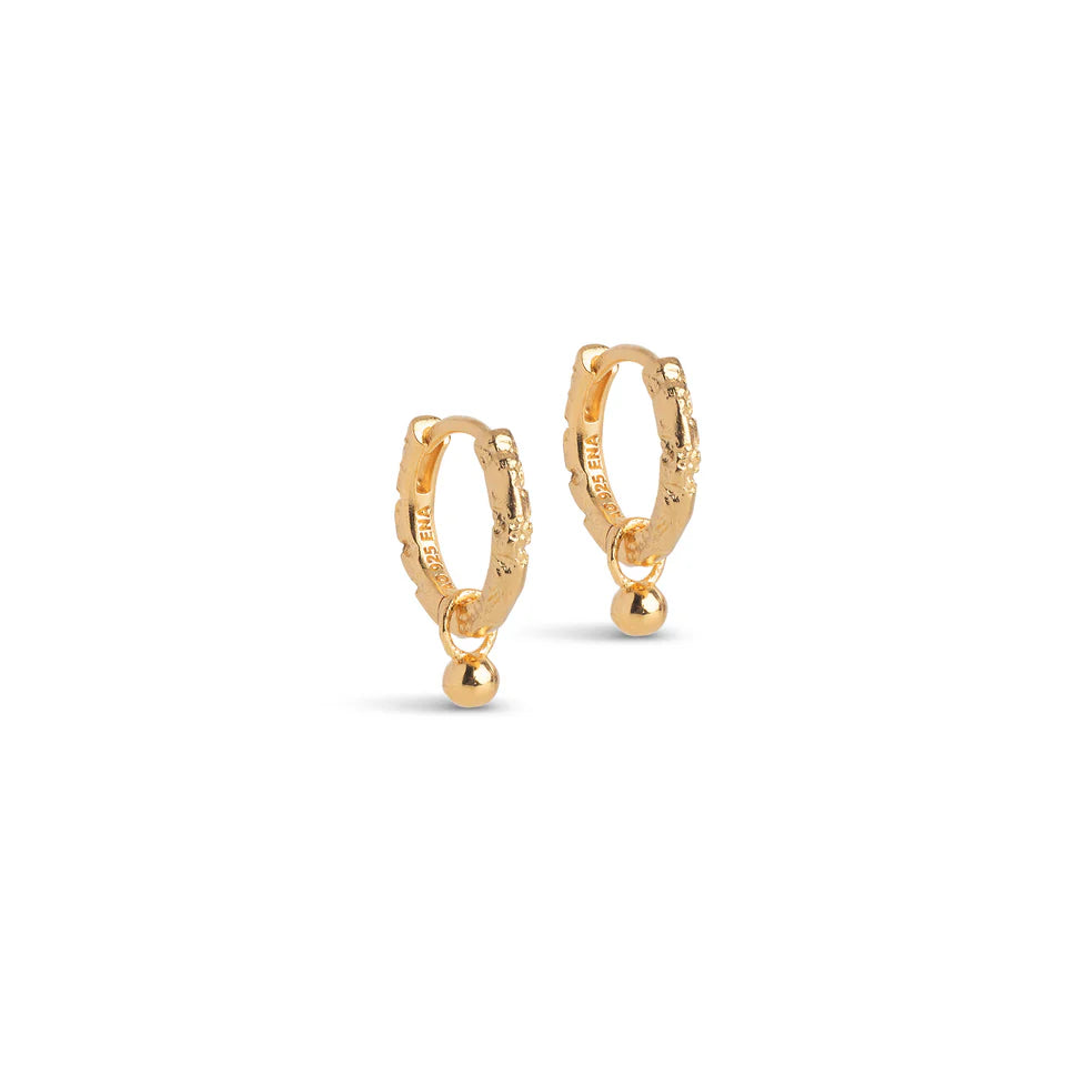 enamel belle hoops in gold-plated silver, small earrings with a structured surface and ball pendant. Model E245GM-1