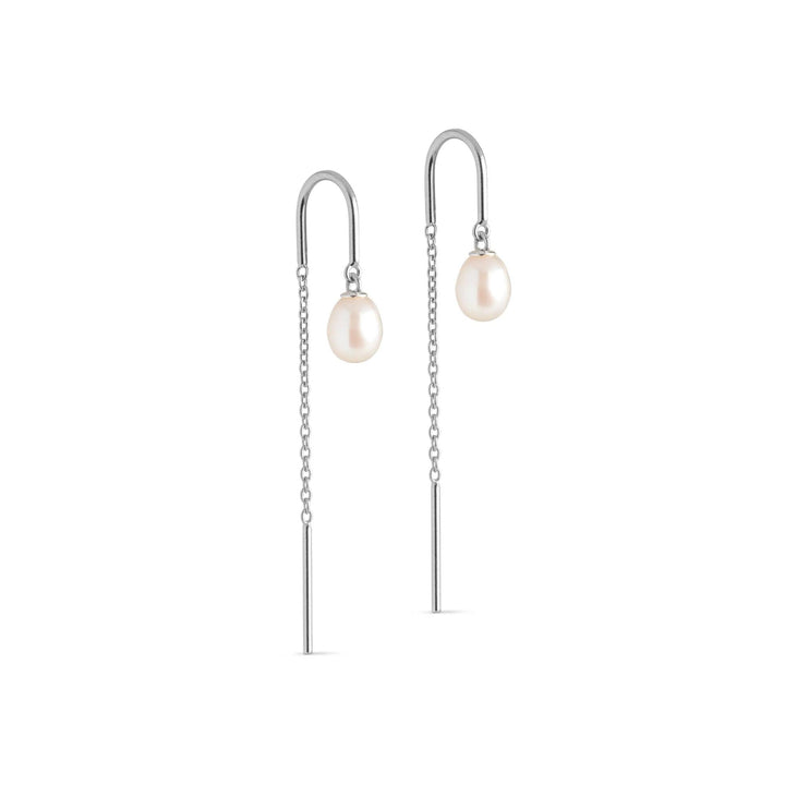 Enamel Eleanor Pearl Earrings in silver with white freshwater pearls, drop-shaped and elegant chain. Model e308s-e308s-1.