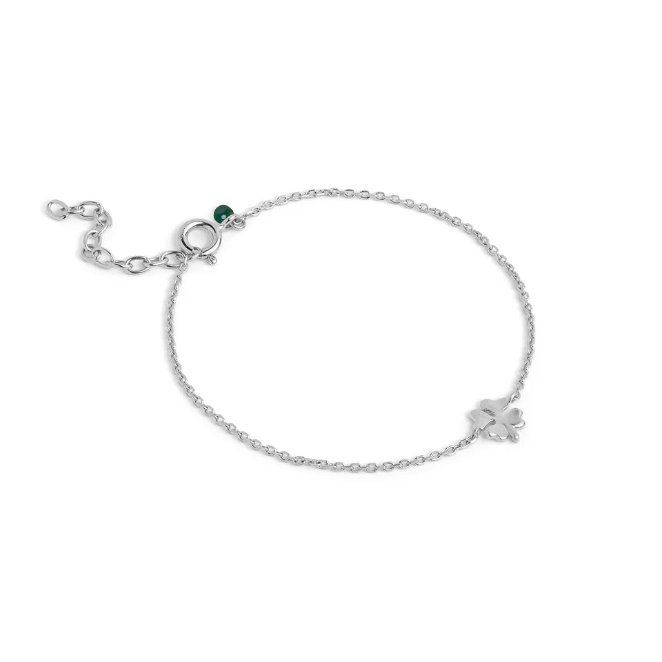 Enamel four-leaf clover bracelet in silver with delicate chain and four-leaf clover pendant, Model B148SM-1.