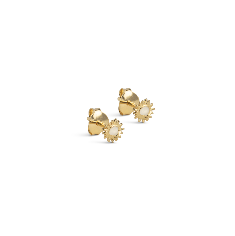 enamel mini sunshine stud daisy, small gold plated studs with white enamel and flower motif. Model e419g-daisy-1