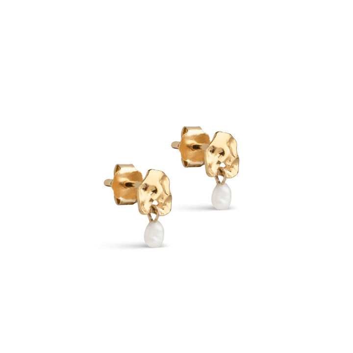 Enamel Mio Pearl Earrings, small gold-plated earrings with pearl pendants, elegant detail. Model E333GM-E333GM-1