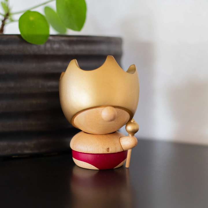 Fablewood H.C. Andersen's The Emperor's New Clothes wooden figure with golden king's crown and red detail. Model 8004-1