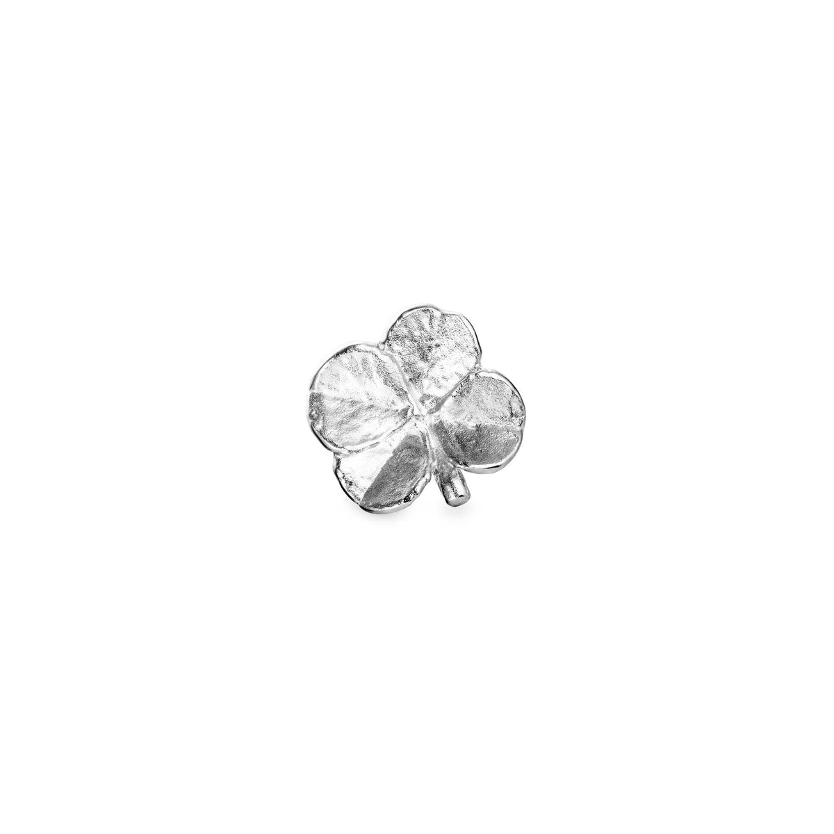Flora Danica Four Leaf Clover Pin Silver shows a detailed silver four leaf clover pin on a white background. Model 907-flc-pi-s-1