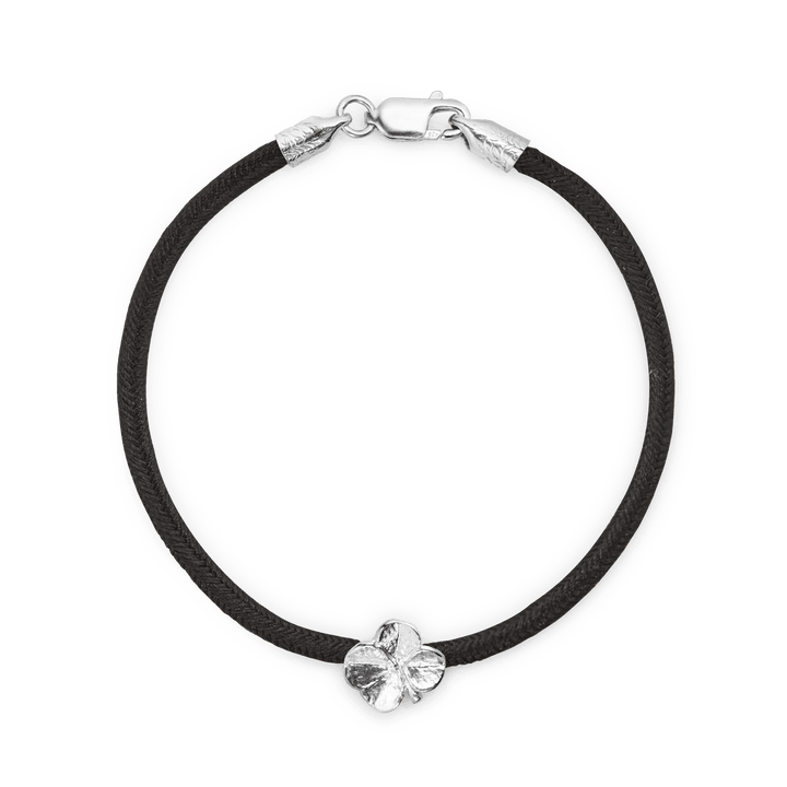 Flora Danica Four-leaf clover Silk Bracelet Black Silver with black silk cord and silver four-leaf clover detail. Model 907-flc-silk-black-s-001-1