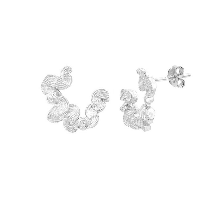 Hultquist Copenhagen Audrey Petite silver earrings in a fine curved shape with an elegant swirl structure. Model S08603S-1