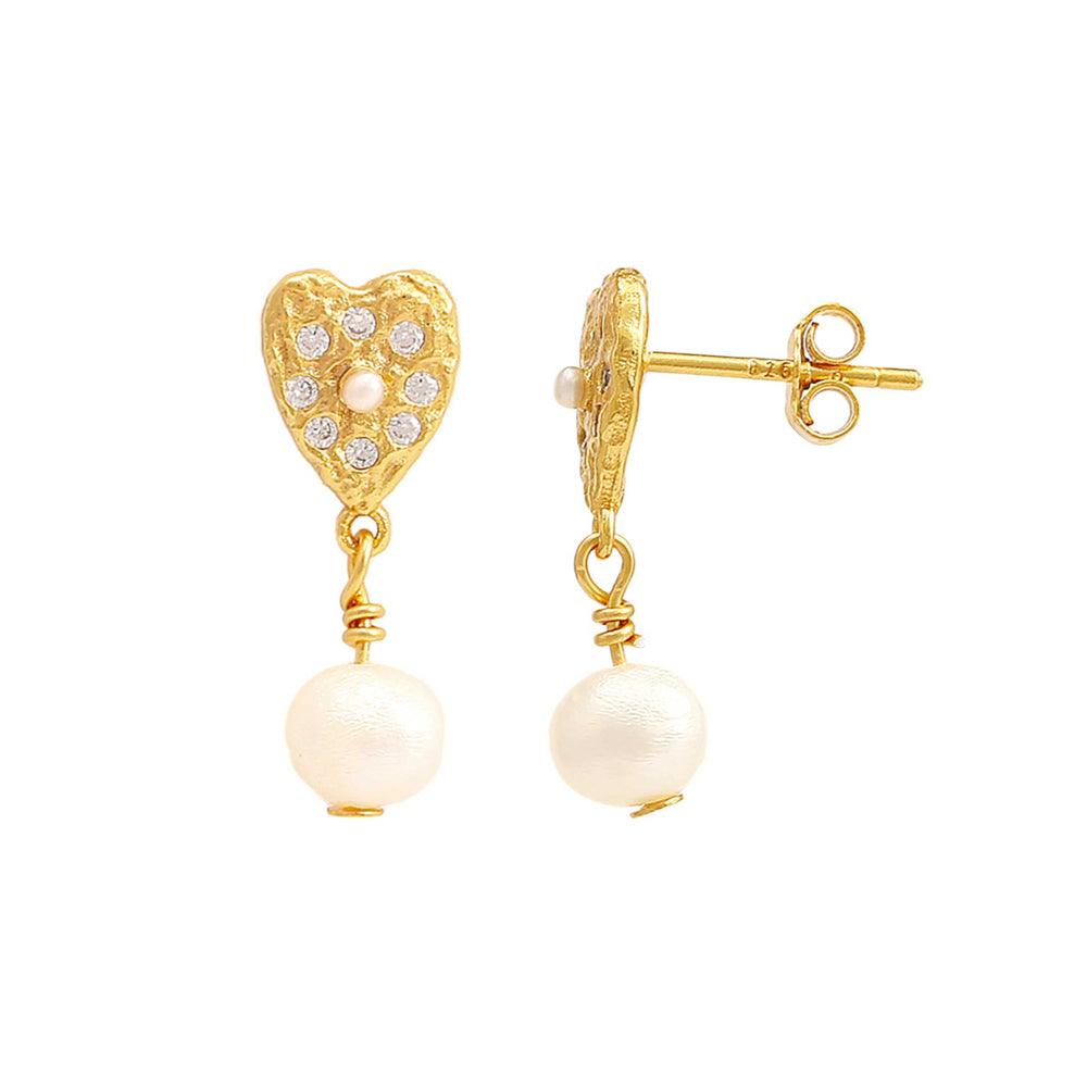 Hultquist Copenhagen Lucia Pearl Heart Earrings with golden hearts and white pearls, Model S08548G-1