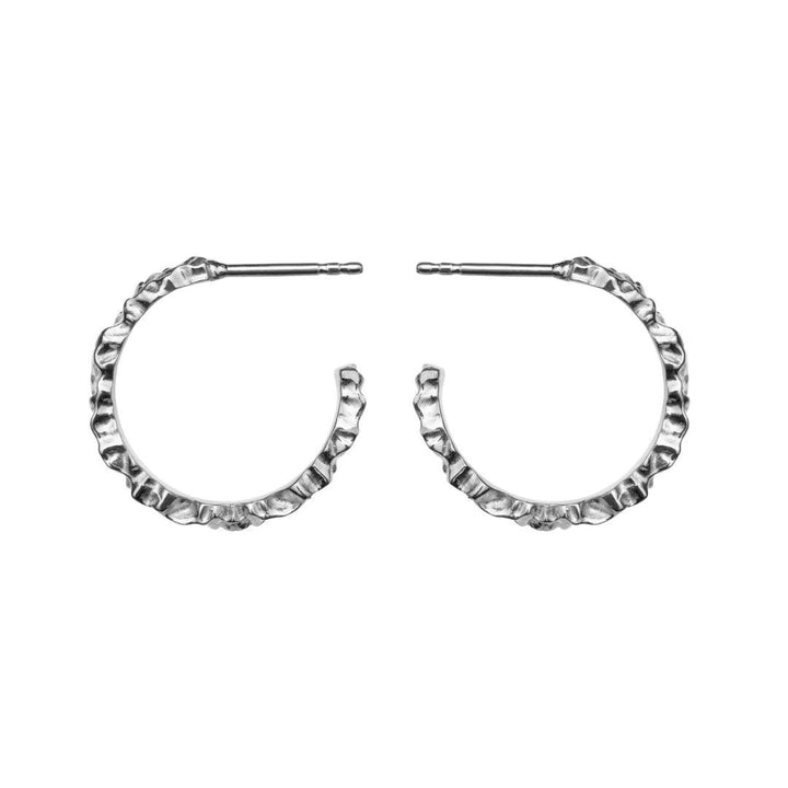 Maanesten Aio Medium Earrings in silver with a wavy design, shown against a white background. Model 9566C-9566C-2