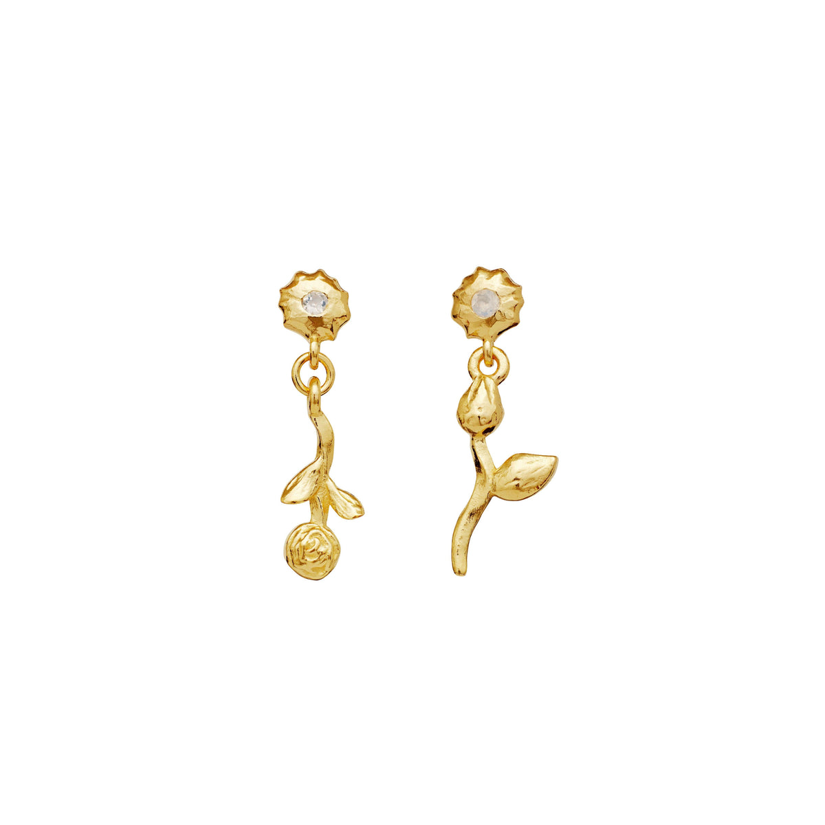 maanesten-amaria-gold-plated-oresticks-with-flower, fine golden earrings with a flower and branch motif on a white background. Model 9985a-1