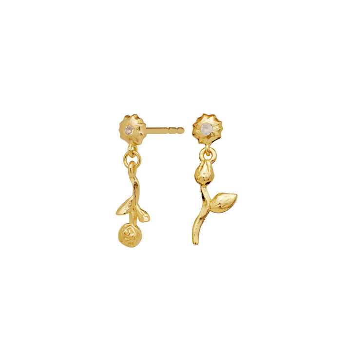 Maanesten Amaria gold-plated earrings with flower, fine details in gold look, Model 9985a-2.