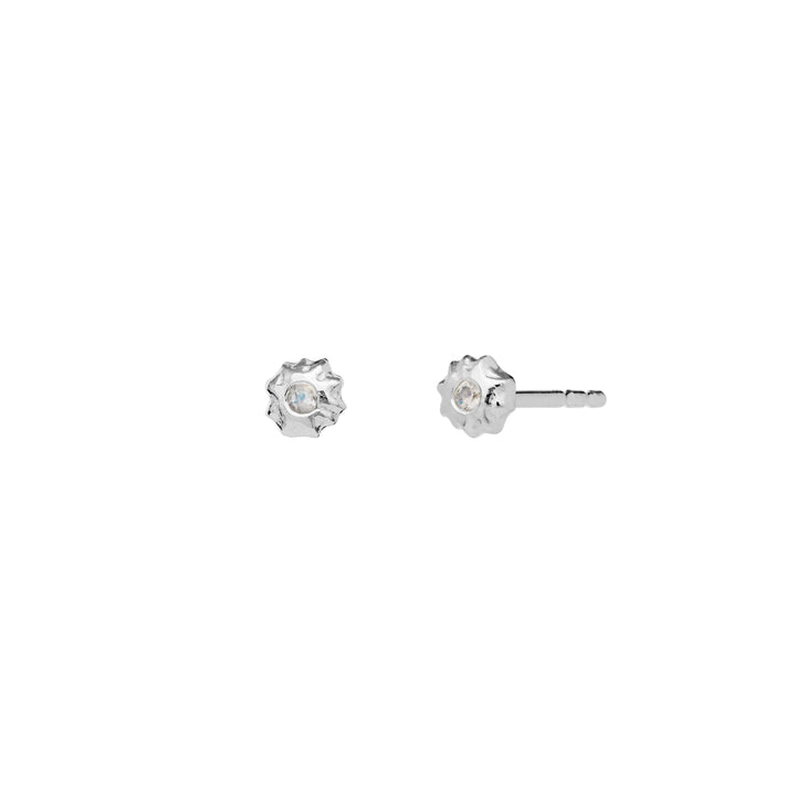 maanesten caia silver earrings with small clear stone, minimalist design, Model 9982c-1