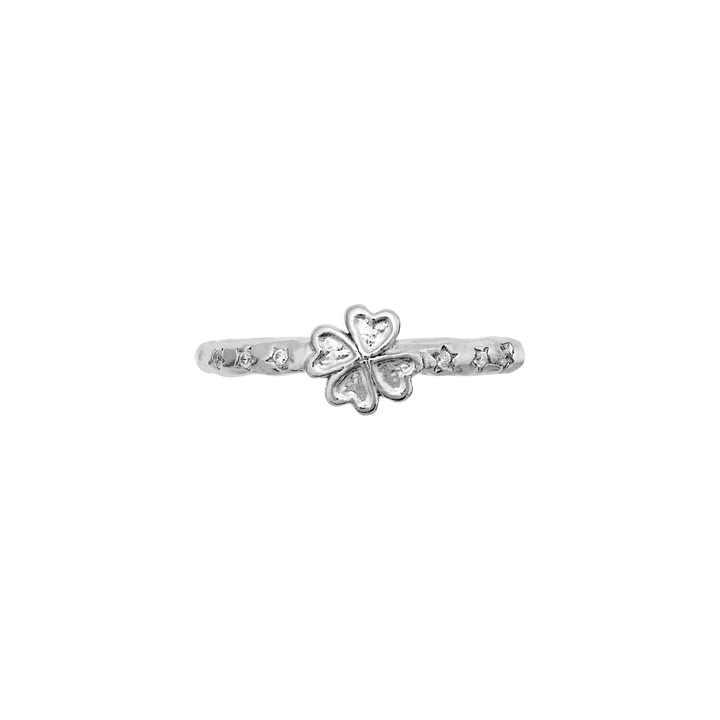 maanesten-clover-silver-ring-clover-and-zirconia shows an elegant silver ring with clover and clear stones, Model 4881c-001