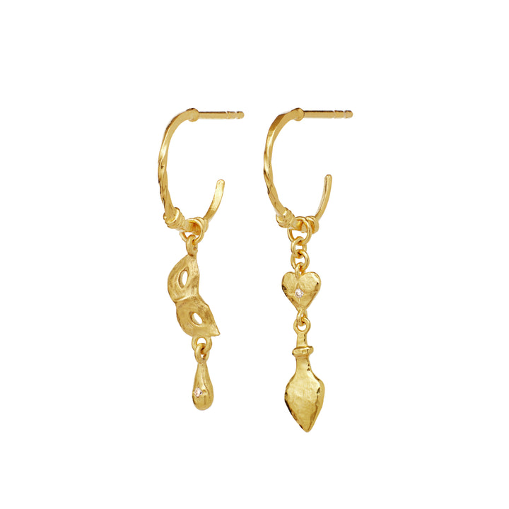 Maanesten Dolore gold-plated earrings with asymmetric pendants in gold, detailed and glossy finish. Model 10056a