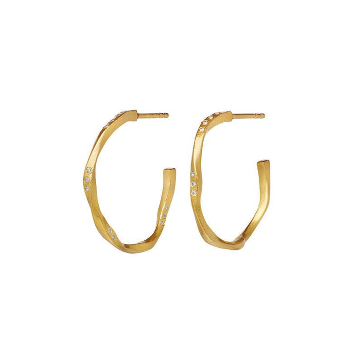 maanesten-echo-medium-hoops-23mm-gold-plated shows elegant golden hoops with discreet clear stones. Model 9862a-9862a-1