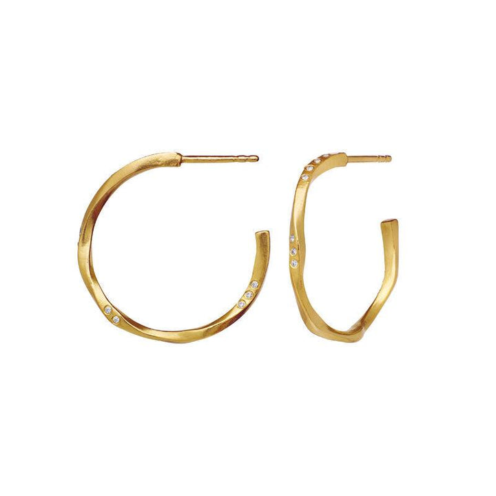 Maanesten Echo Medium Hoops 23mm gold-plated, elegant earrings in a wavy gold look with small stones, Model 9862a-9862a-2