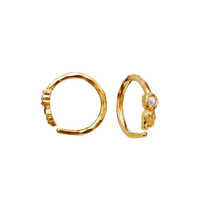 Moonstone Florus Creoles gold-plated 9659a shows a set of small gold-plated creoles with organic structure and light stones. Model 9659a-9659a-2