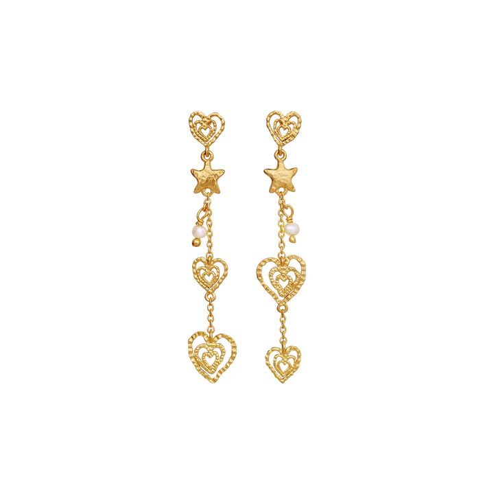 Maanesten Irena gold-plated heart earrings with stars and pearl details in gold look. Model 10096a-1.