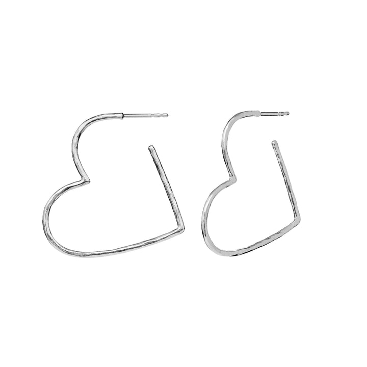 Moonstone Laia Grande silver heart earrings, minimalist design in shiny silver. Model 10042c-2