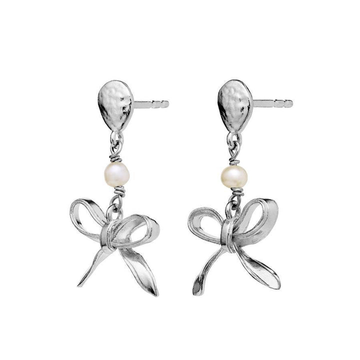 Maanesten Lauren silver bow earrings with pearl, glossy surface and elegant bow, Model 9935c-2.