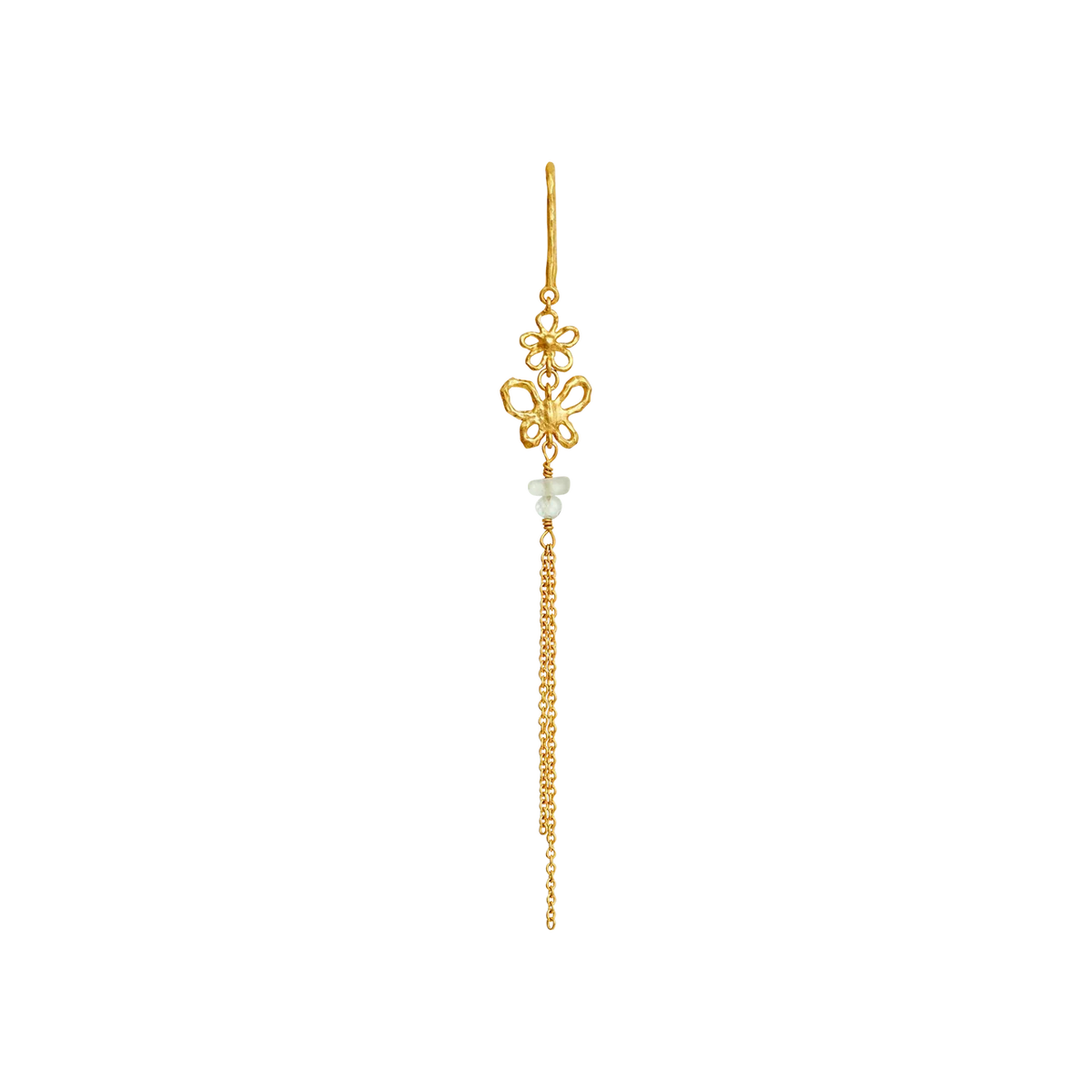 Maanesten-Livia-Single-Kaedeorring-Gold Plated is shown in detail with golden surface, flowers and long chain. Model 10120a-1