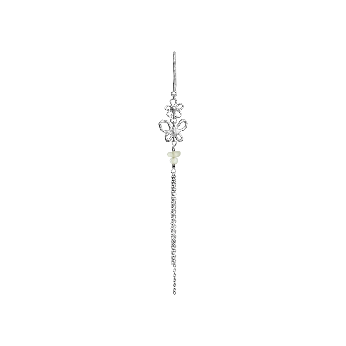 Maanesten Livia Single Chain Earring Silver shows a delicate silver earring with flowers and chain. Model 10120c-1