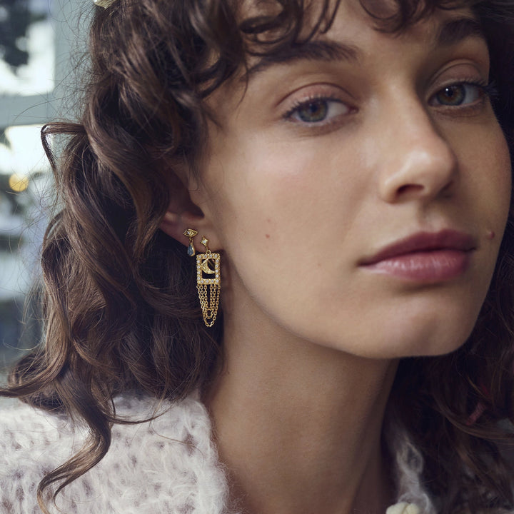 Maanesten Louise gold plated earrings, worn by model with curly hair, detailed chain design. Model 10040a-2