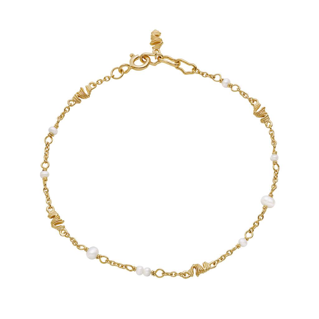 Maanesten Mero Bracelet 18 kt. gold plated with small white pearls and twisted gold details, Model 8581a-8581a-1
