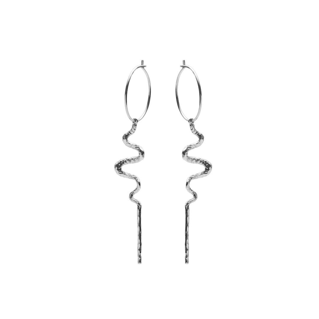 Maanesten Mia silver creole earrings with twisted, wavy pendant on a white background. Model 9372c-9372c-1