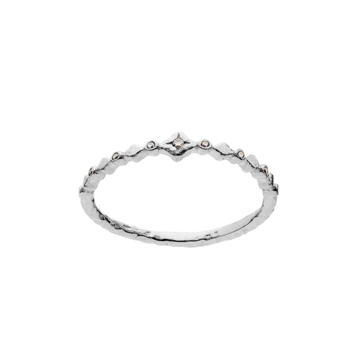 Maanesten Ria silver ring with unique wavy edge and small details, photographed close up. Model 4873c-001-1