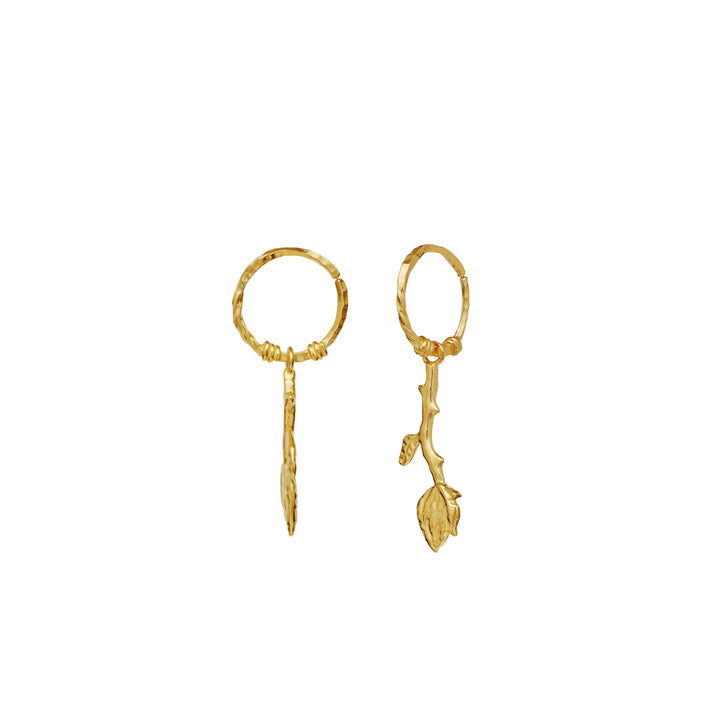 Maanesten Rory gold-plated creoles with rose stem, unique gold earrings with nature-inspired design. Model 9997a-2