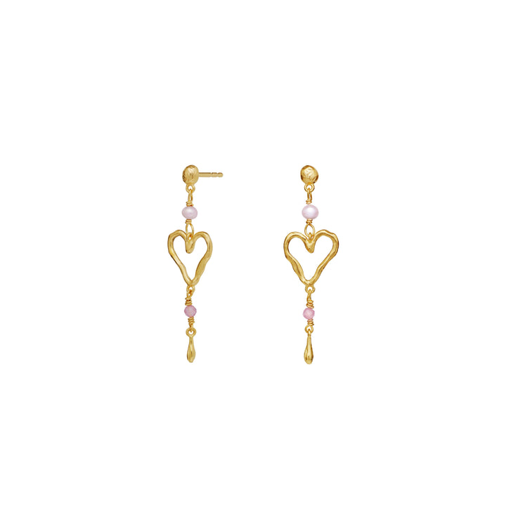 maanesten sabi gold-plated earrings with open hearts, pink pearls and hanging detail. Model 9992a-2