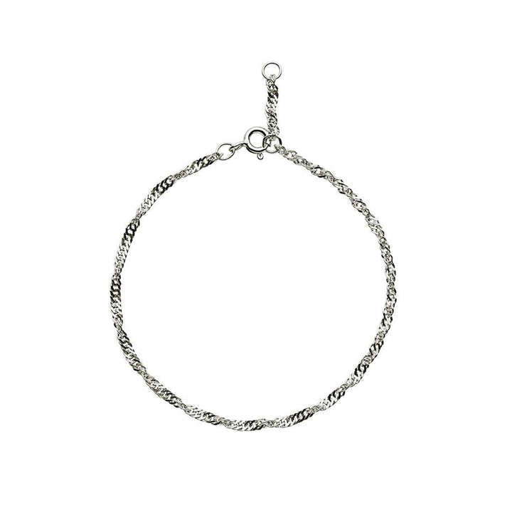 Maanesten Sigrid silver bracelet in twisted chain design, minimalist style on white background. Model 8537c-8537c-1