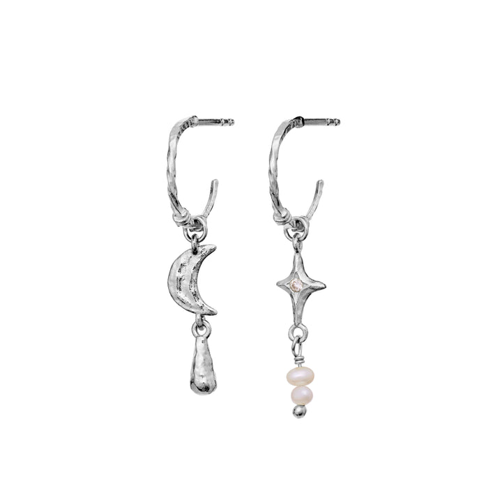moonstone Tamina silver earrings with asymmetrical design, moon and star motifs in silver with pearl details. Model 10022c