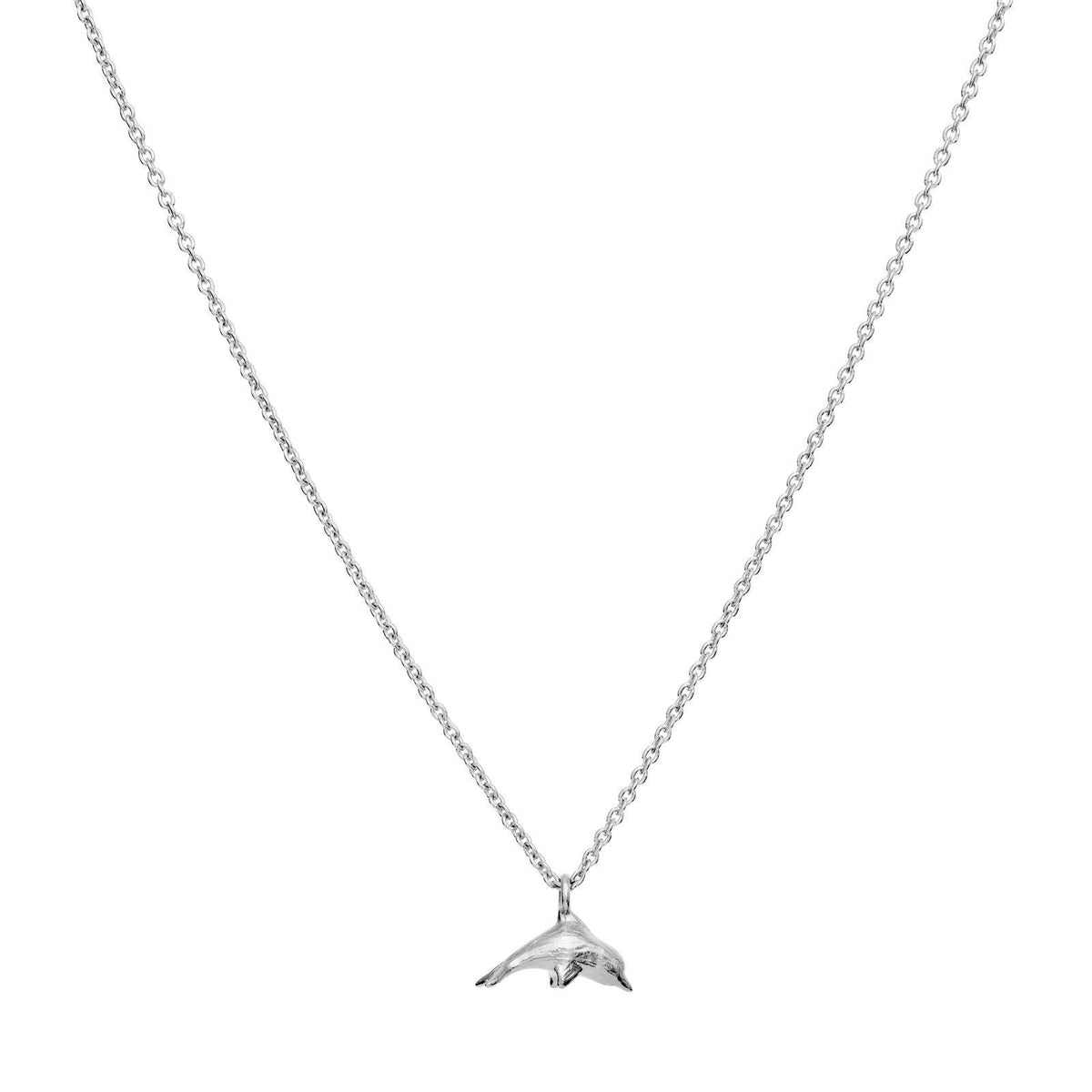Maanesten Tide Necklace Silver with wave-shaped pendant in shiny silver on a simple chain. Model 2694c-1