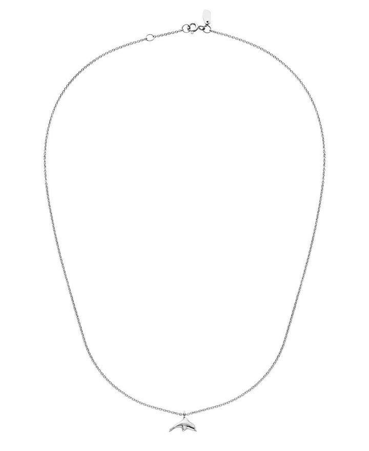 maanesten-tide-necklace-solv shows a fine silver necklace with small wave-shaped pendant, Model 2694c-2