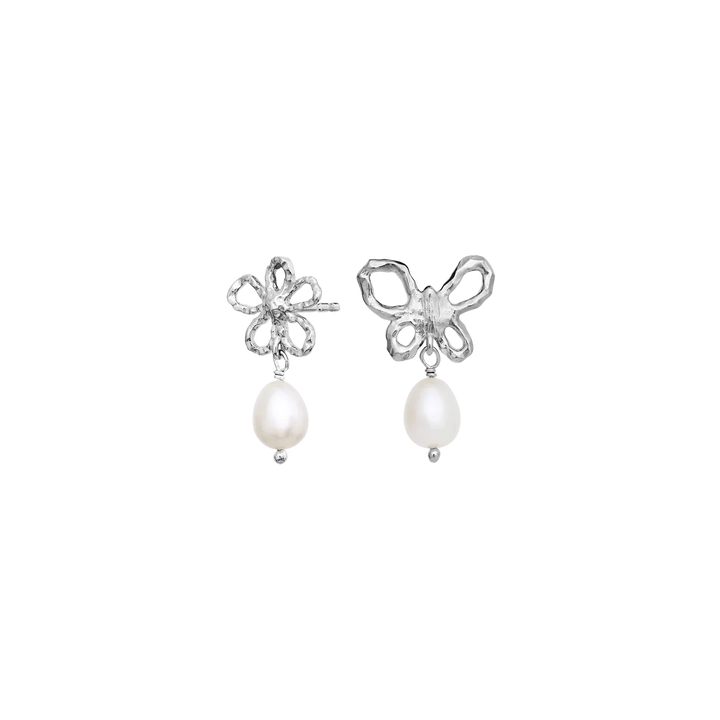 Maanesten Tonia silver earrings with pearls, two unique shapes and white freshwater pearls. Model 10114c-2